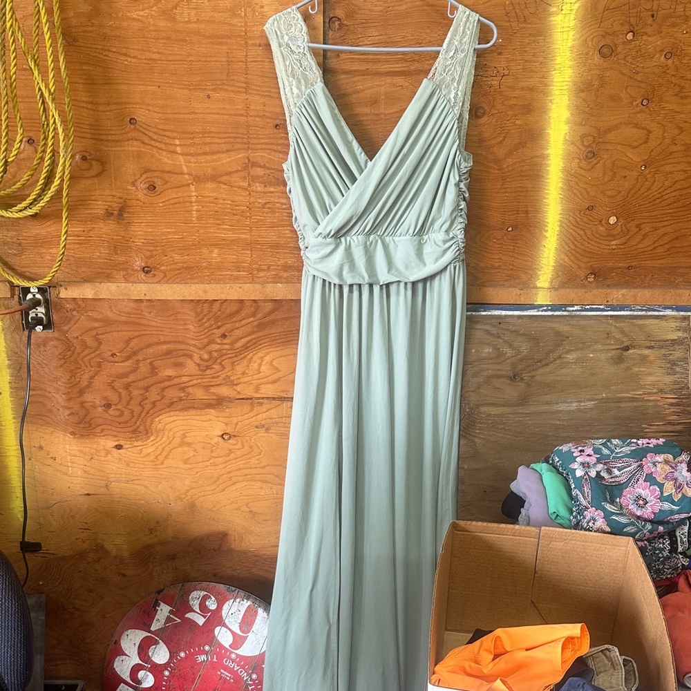 Elegant Green Lace Maxi Dress